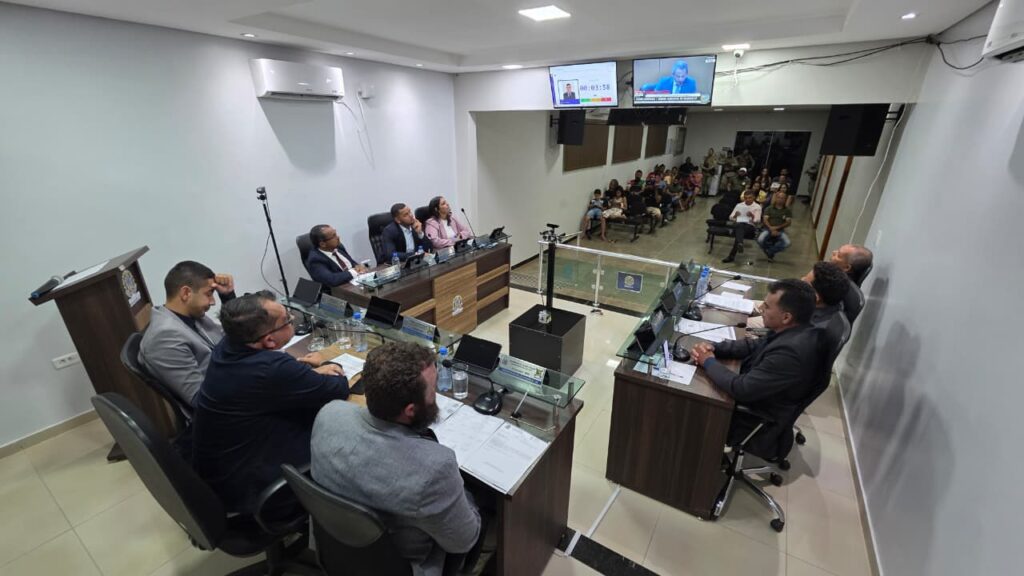 Sessão da Câmara de Wanderley tem embate entre vereadores, decisão judicial e denúncias de sabotagem a poço artesiano